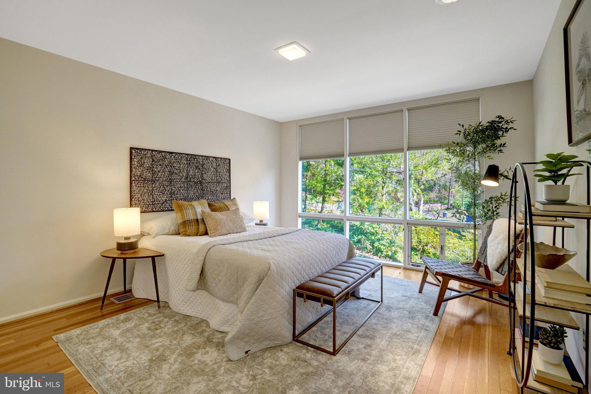 HOLLIN HILLS - Residential