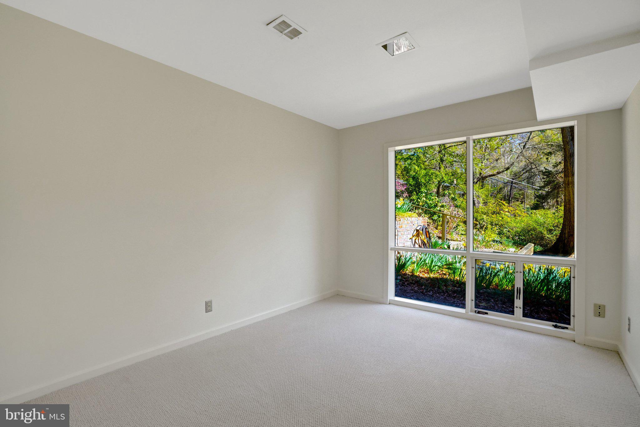 HOLLIN HILLS - Residential