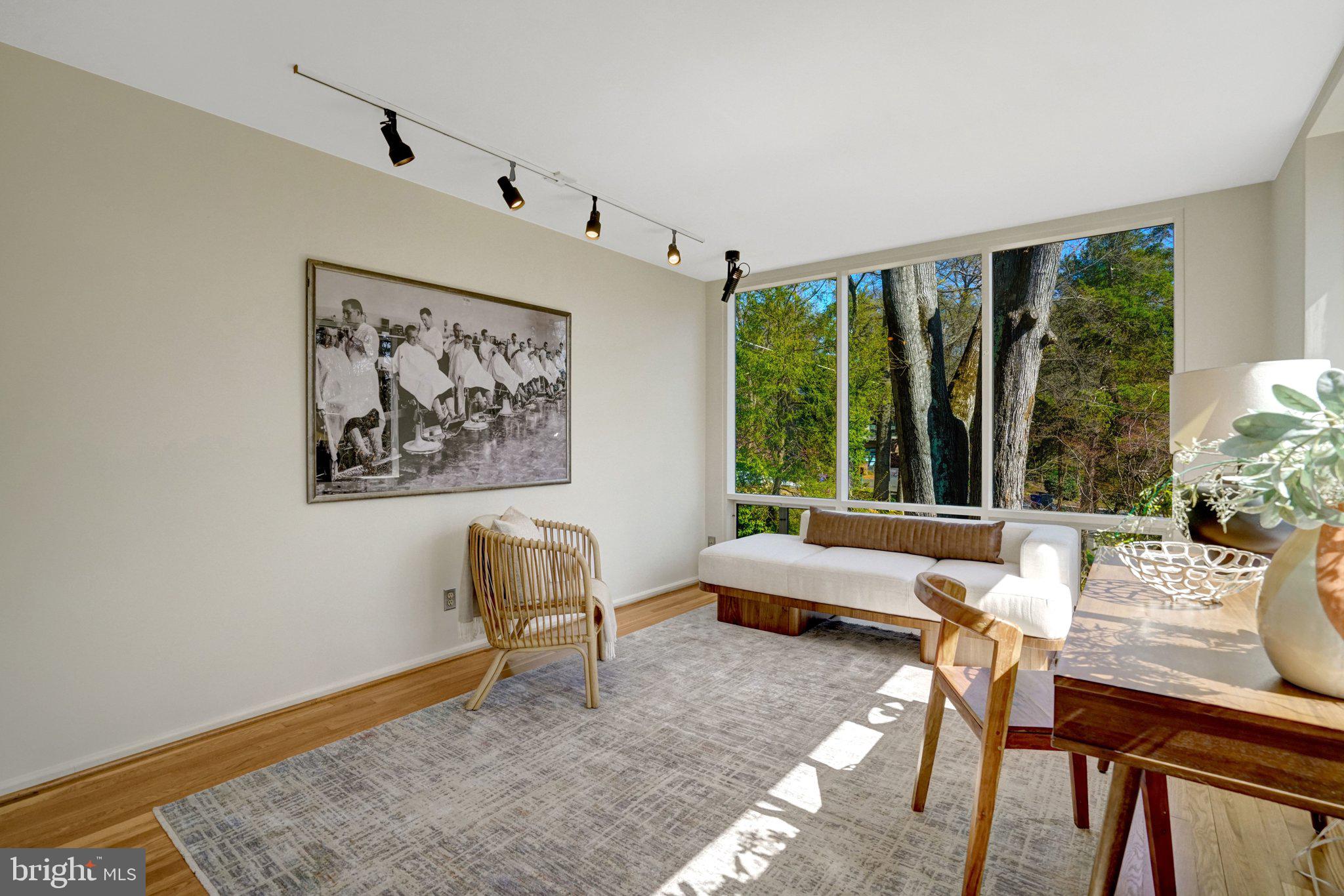 HOLLIN HILLS - Residential