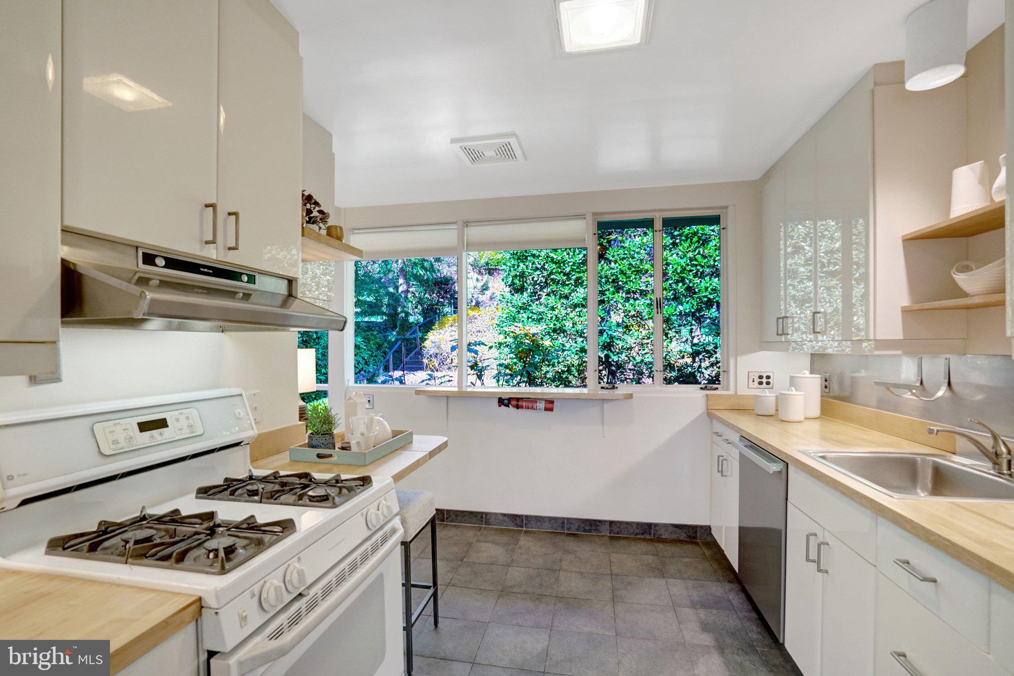 HOLLIN HILLS - Residential