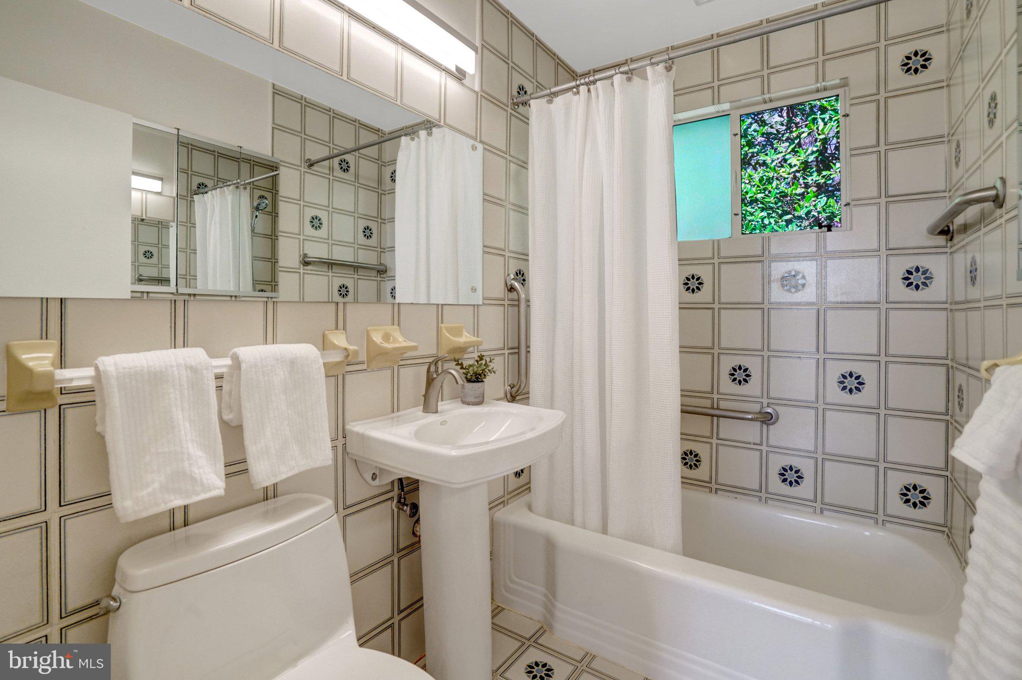 HOLLIN HILLS - Residential