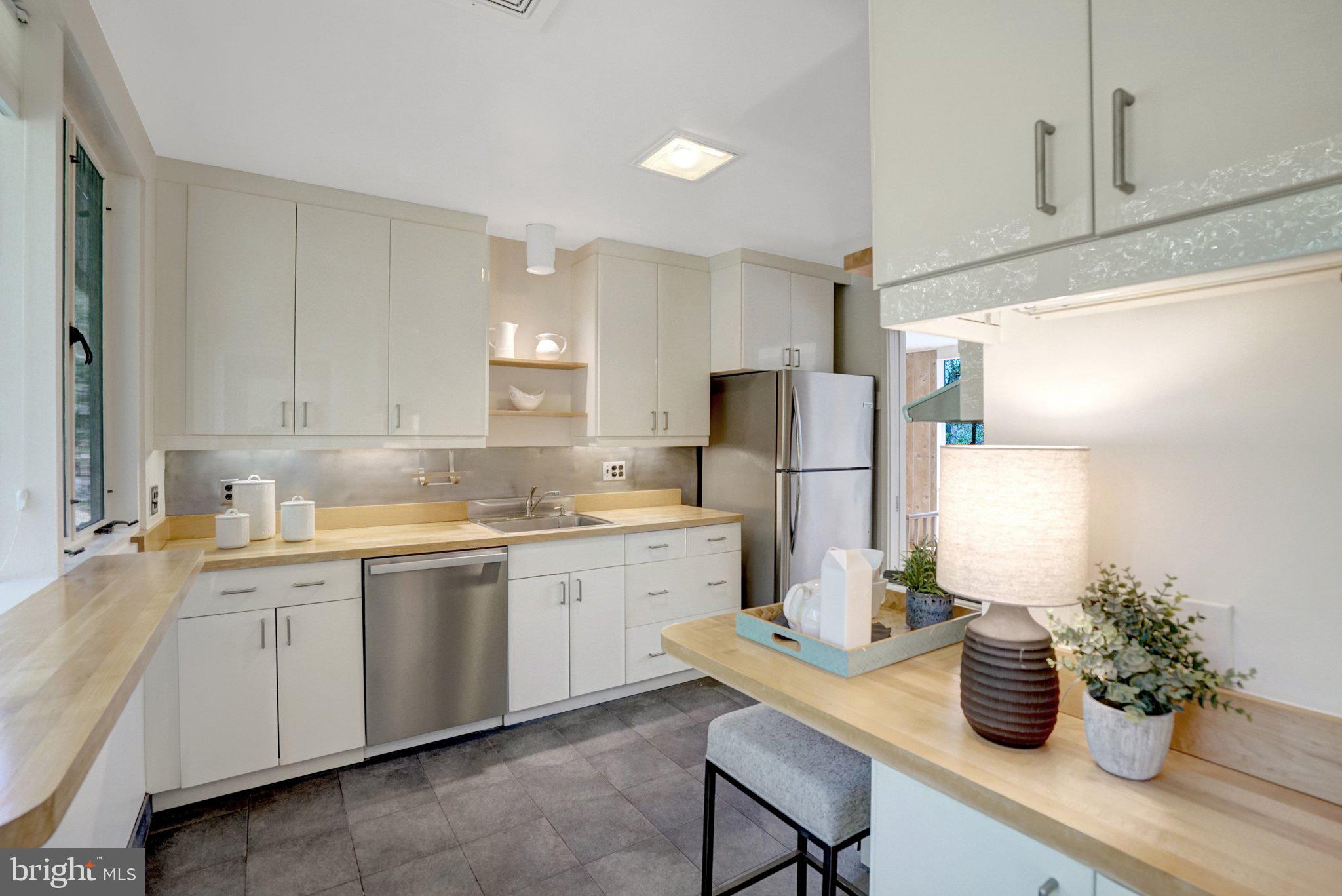 HOLLIN HILLS - Residential