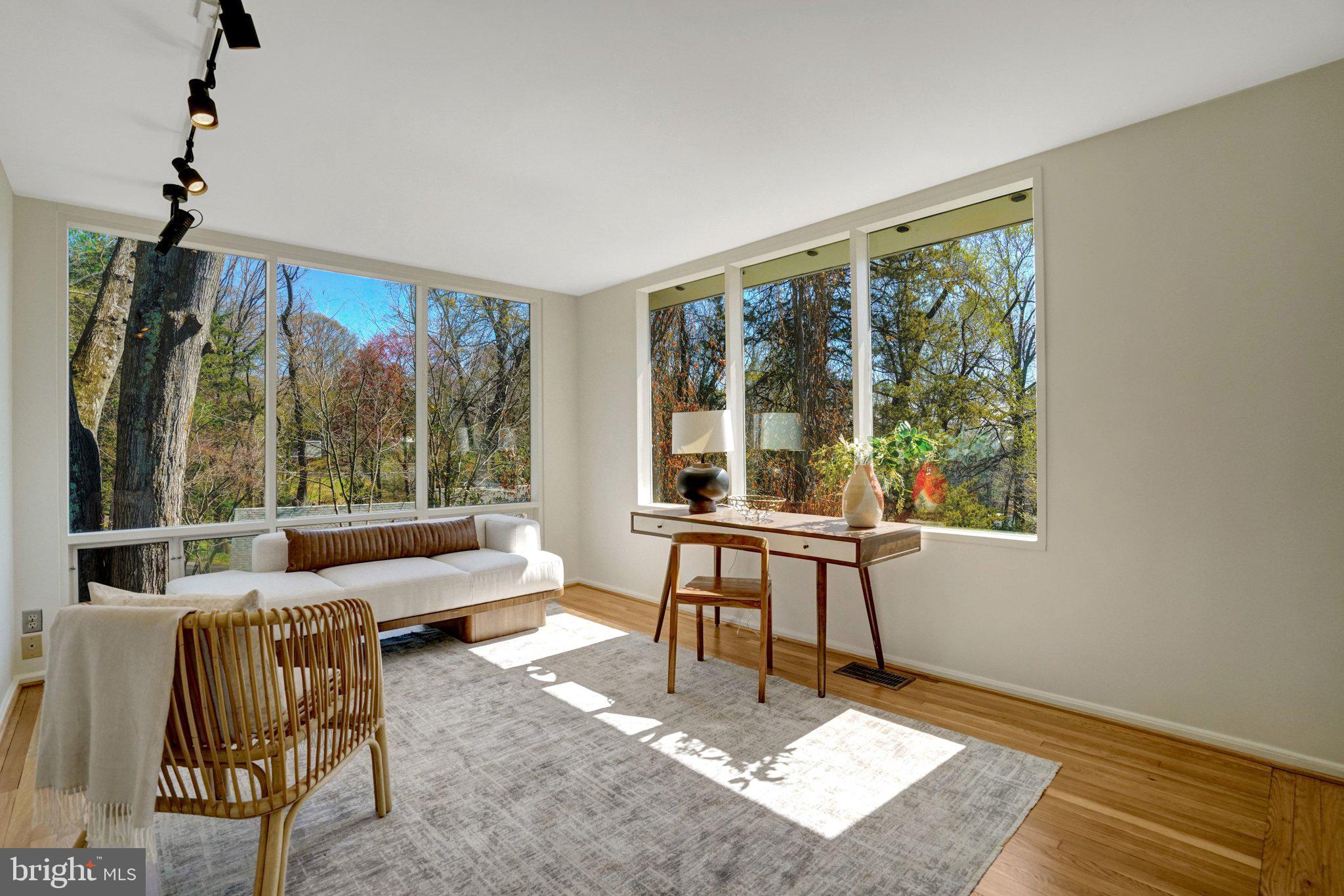 HOLLIN HILLS - Residential