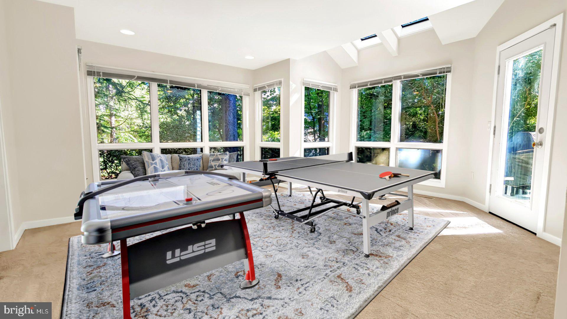 RESTON - Residential