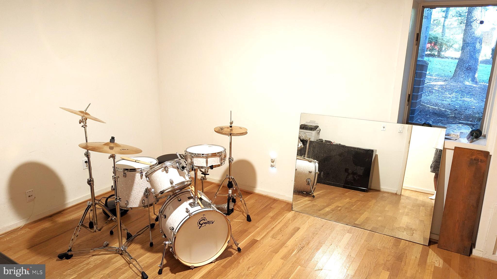 RESTON - Residential