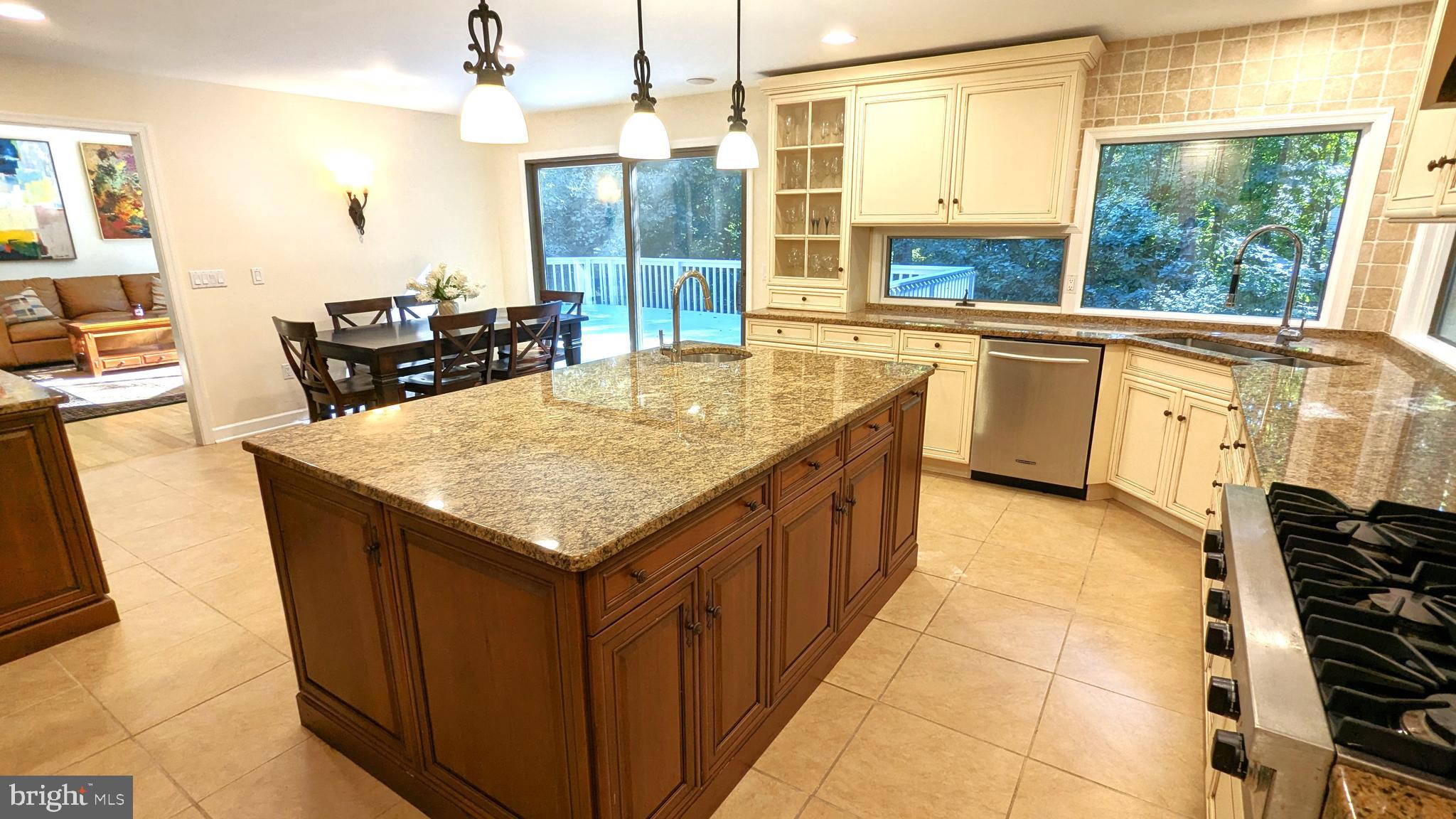 RESTON - Residential