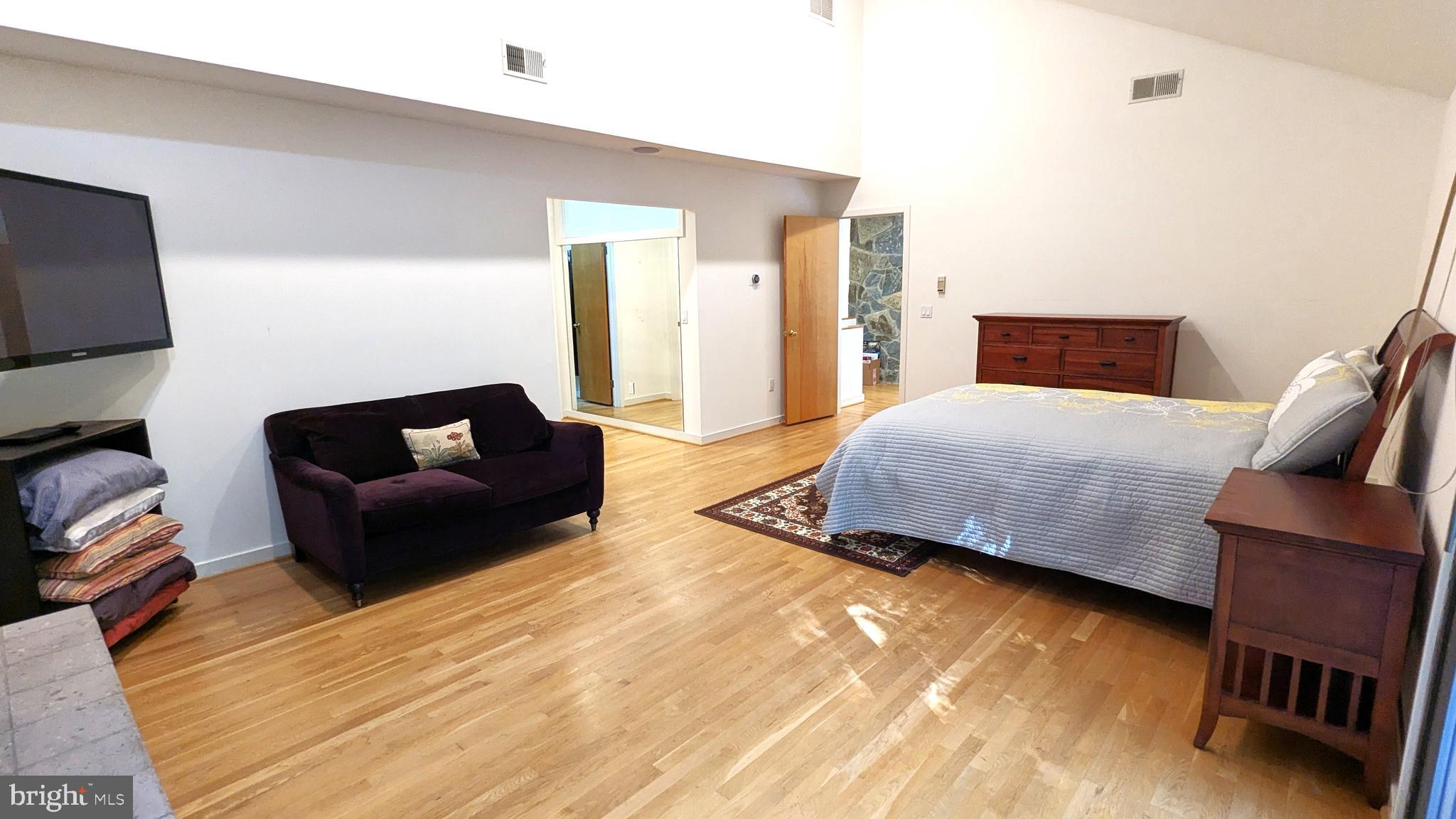 RESTON - Residential