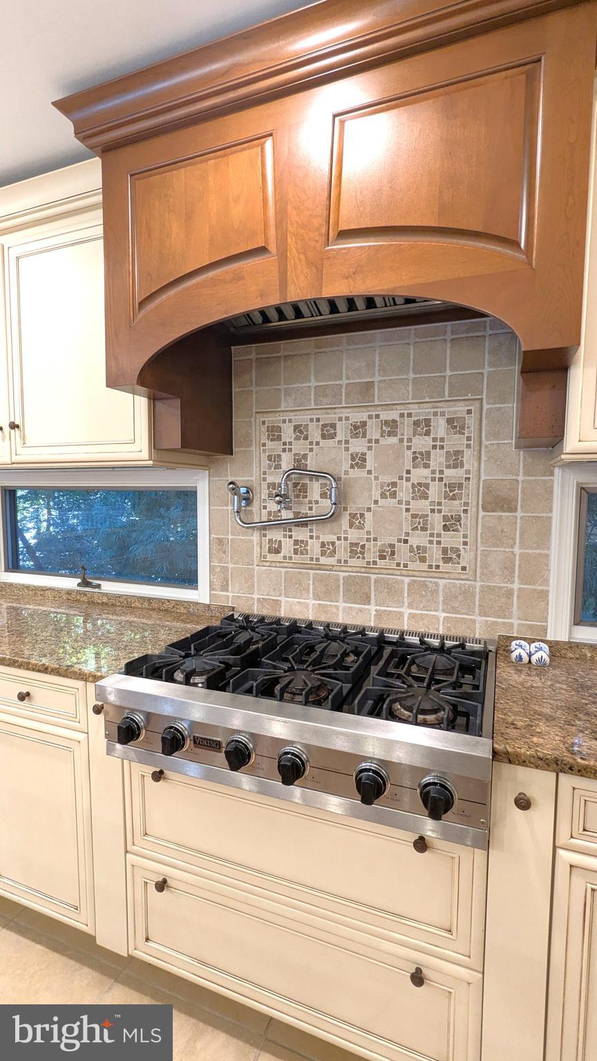 RESTON - Residential