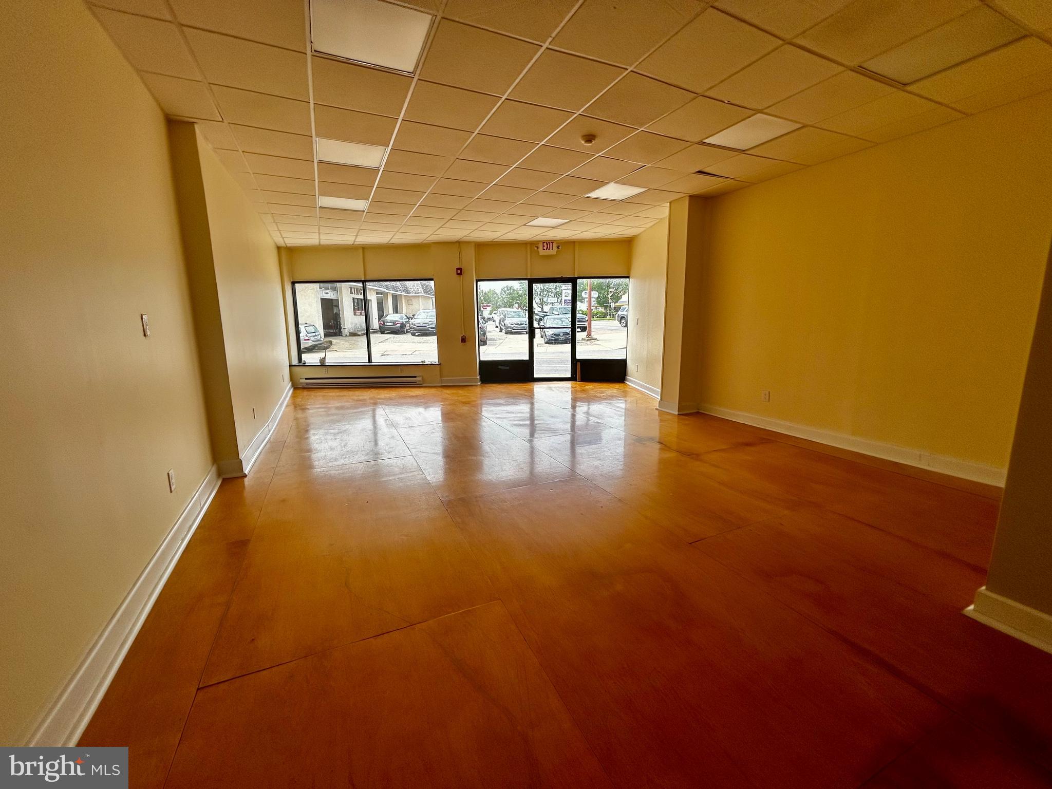 658 W LANCASTER AVENUE