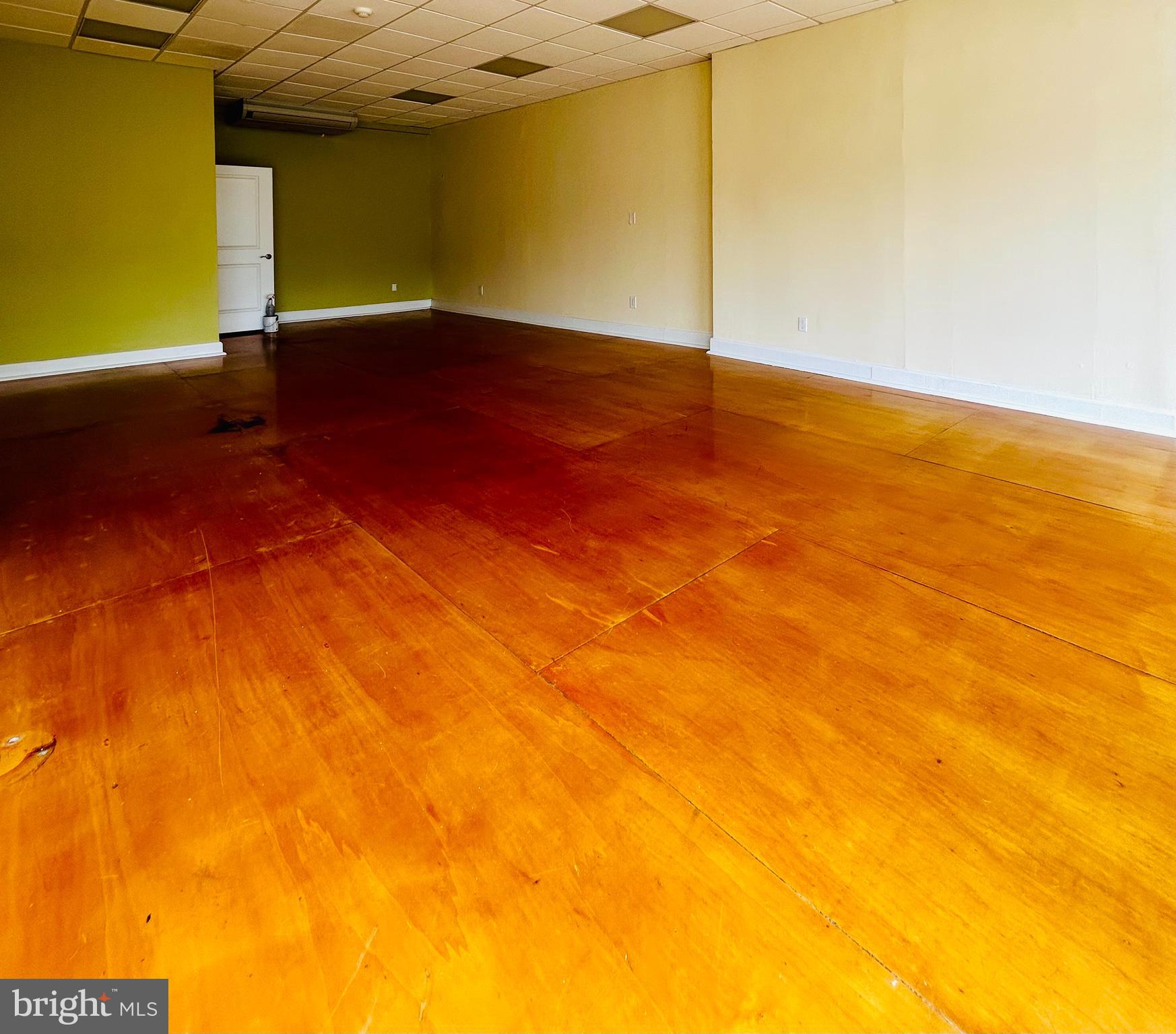 658 W LANCASTER AVENUE