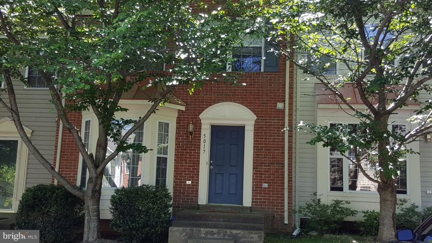 BEAUTIFUL BRICK 3 LVL TH IN SOUGHT AFTER MONTCLAIR. NEW HARDWOOD/BAY WINDOW ON MAIN LVL, REMODELED KITCHEN W/NEW GRANITE, ALL NEW STAINLESS STEAL APPL, GAS FP, NEW CARPET AND PAINT THROUGHOUT.  LUXURIOUS SPA LIKE MASTER SUITE WITH WALK IN CLOSET, OVERSIZED SOAKING TUB, DUAL VANITY. DECK, FINISHED BASEMENT W/ DEN/4THBR-NTC. WALKOUT TO FENCED BACKYARD. CLOSE/ACCESS TO LAKE, BEACH, POOL, LIBRARY.