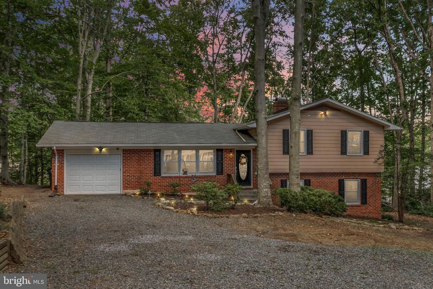 Aquia Harbour First Section, newly renovated Stainless-Steel Appliances Granite Counters, Hardwood floors, wood stove fireplace, modern and elegant design. Beautiful move-in-ready home, sits back on a half-acre lot with a private backyard, fire pit and patio. This home is great for entertaining family and friends with plenty of parking space. Offers Aquia Harbour's many amenities to include Marina, Golf Course, Clubhouse and Swiming pool. Conveniently located near interstate 95 and Rt 1. One Year H-210 Home Warranty.