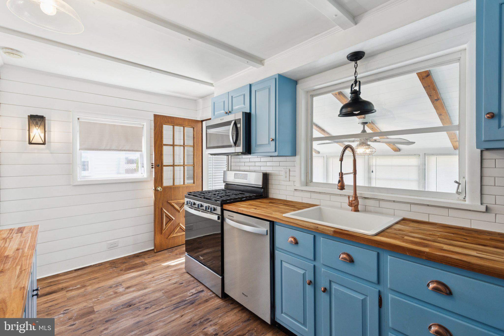 FOX CHASE - Residential