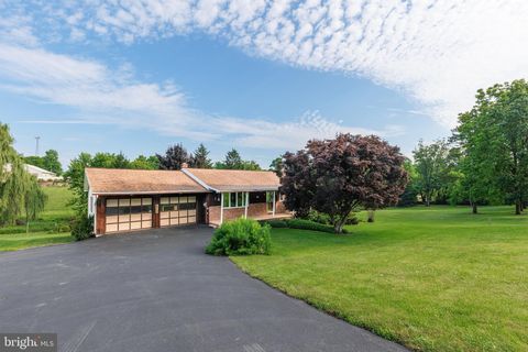 Photo of 960 Furnace Hills Pike, LITITZ, PA 17543 (MLS # PALA2072876)