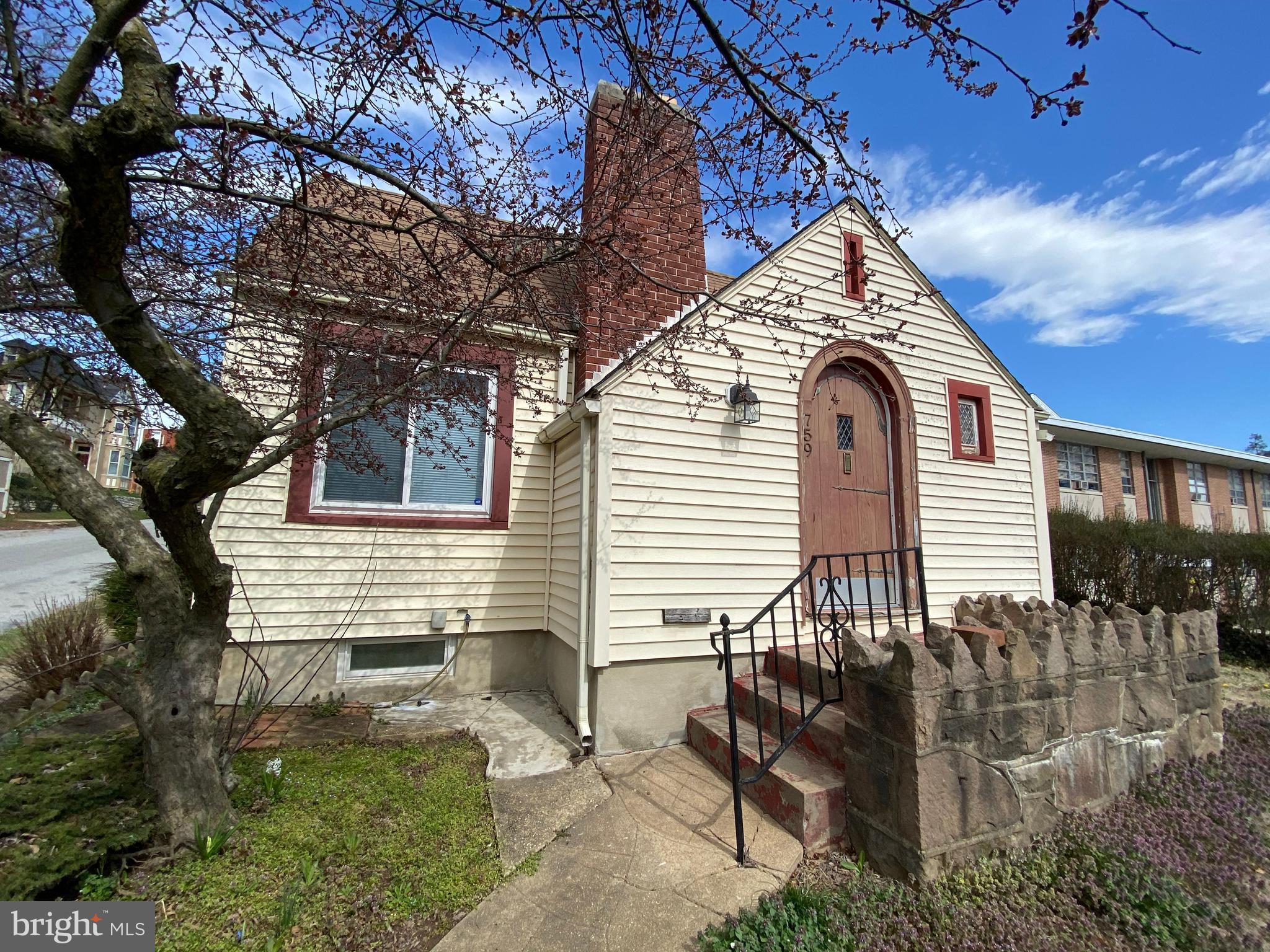 Two bedroom, one bathroom house.
Note: Applicant must fill out an application and be approved by Southern Management Rentals, LLC PRIOR to viewing the property. The online application can be found on our website. You can apply for this property under the property description.