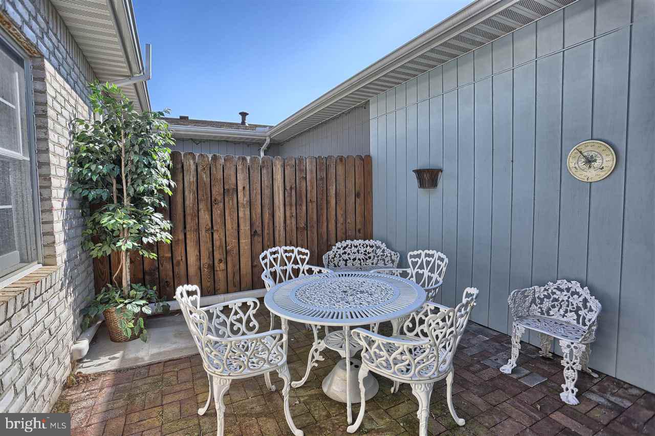 WALNUT COURT - Residential