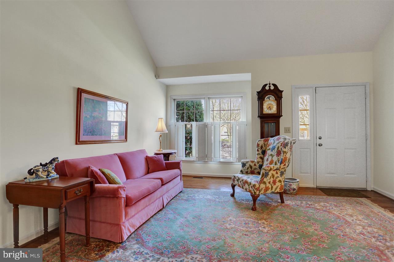 WALNUT COURT - Residential