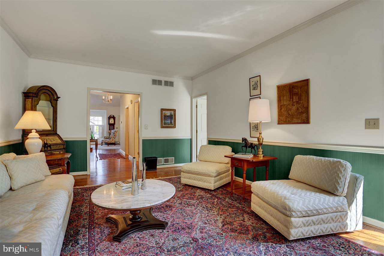 WALNUT COURT - Residential