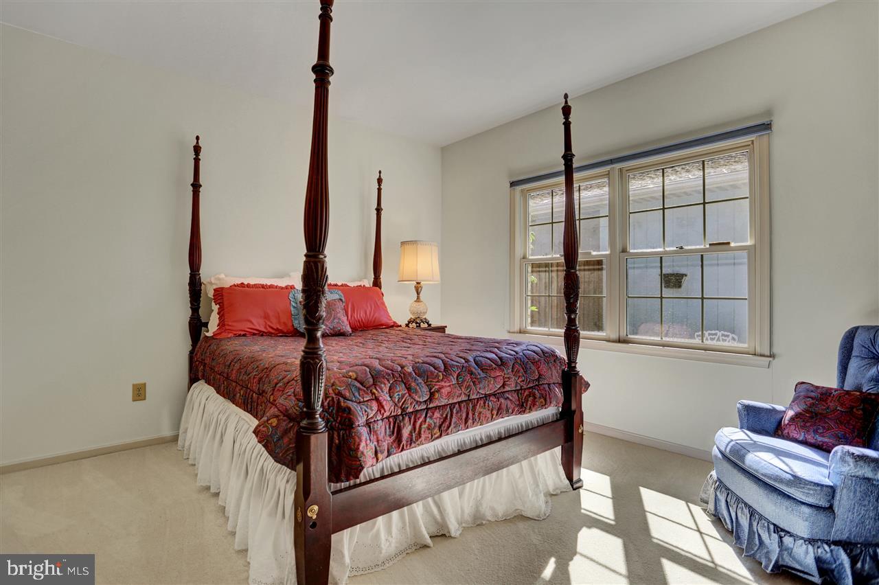 WALNUT COURT - Residential