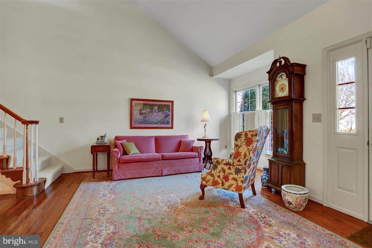 WALNUT COURT - Residential