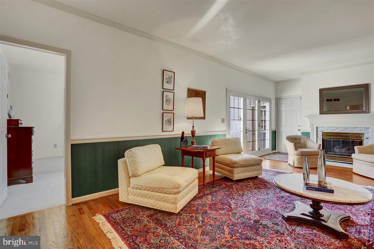 WALNUT COURT - Residential