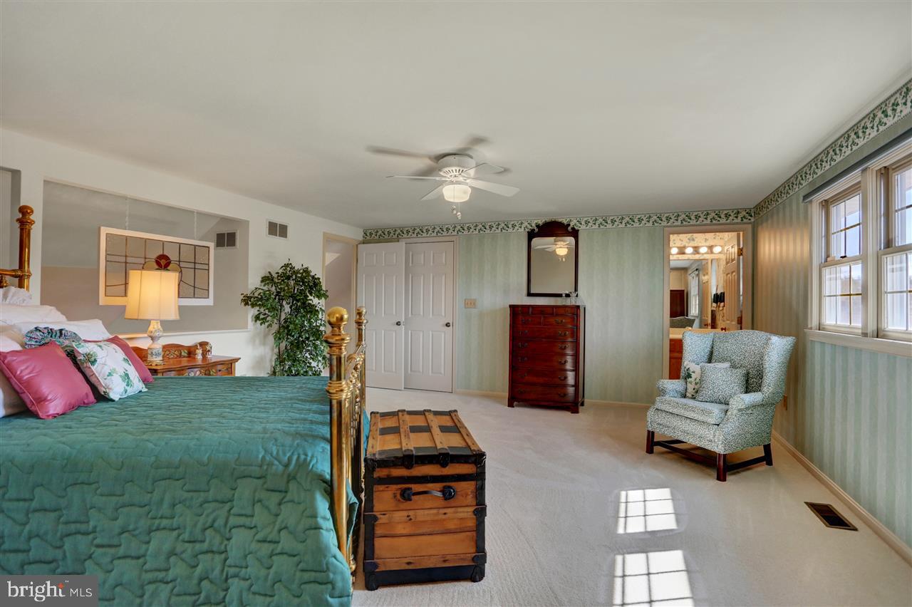 WALNUT COURT - Residential