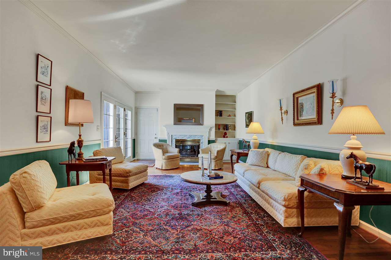 WALNUT COURT - Residential