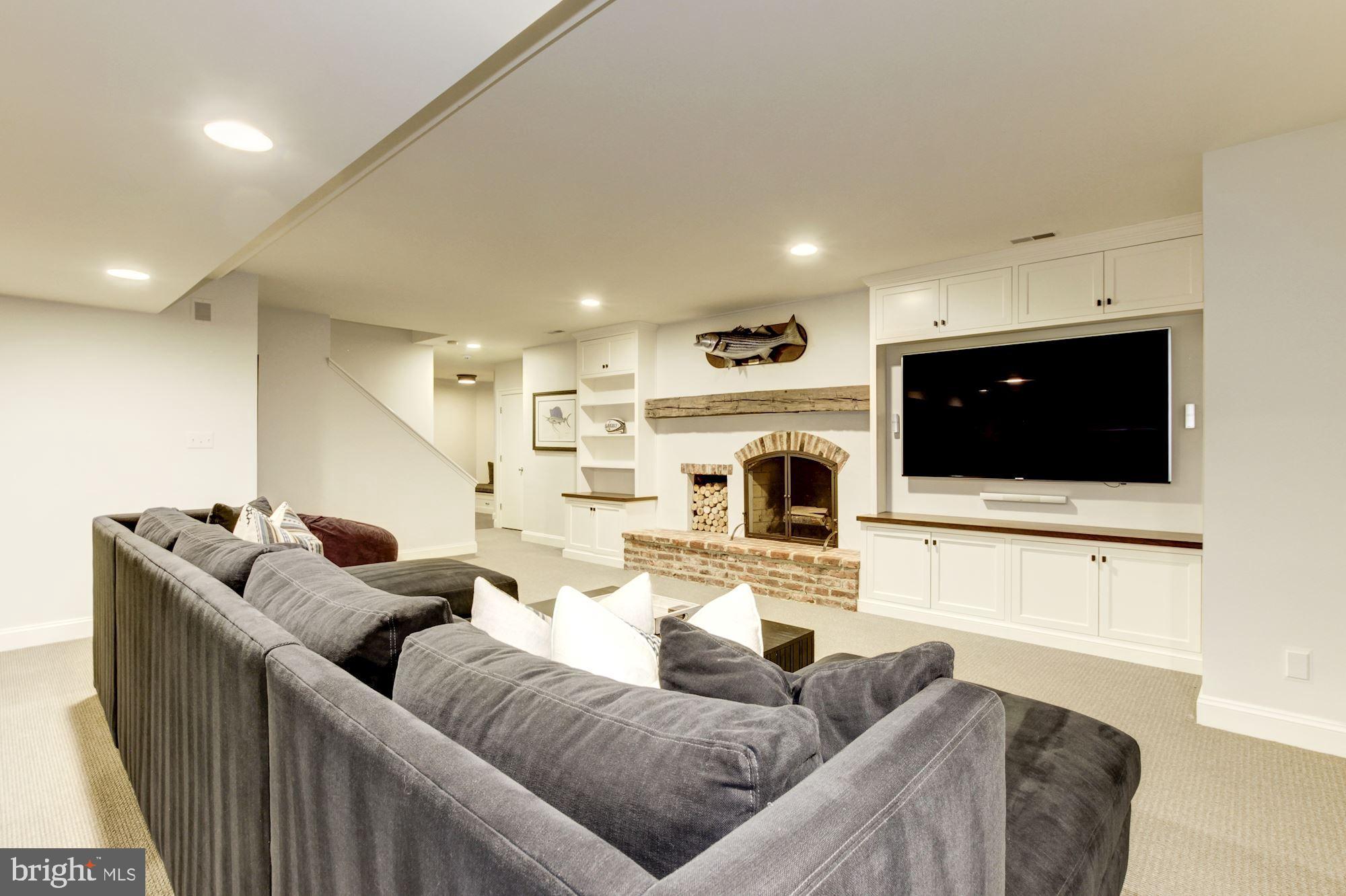 BURNING TREE VIEW - Residential