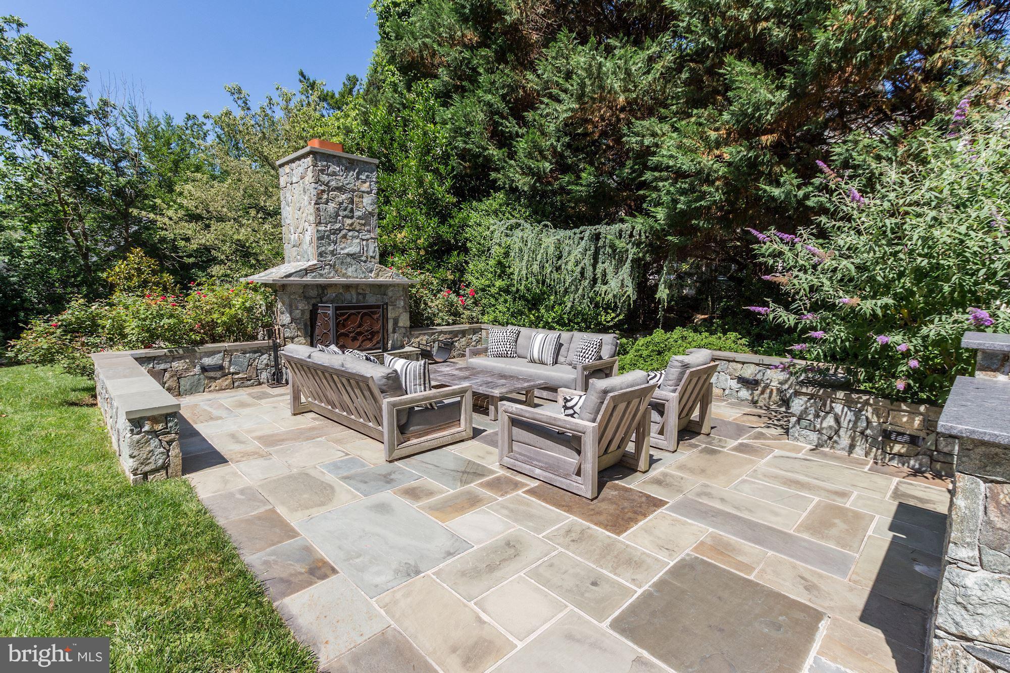 BURNING TREE VIEW - Residential