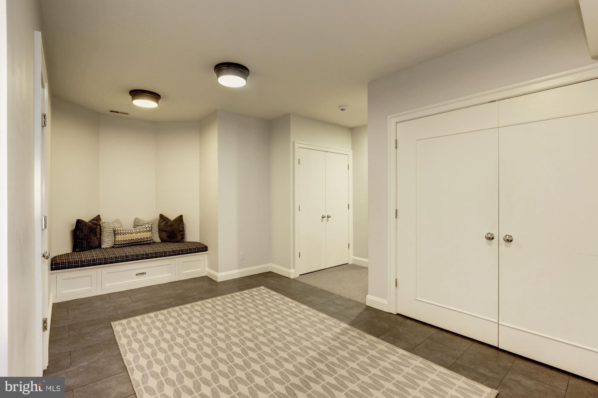 BURNING TREE VIEW - Residential