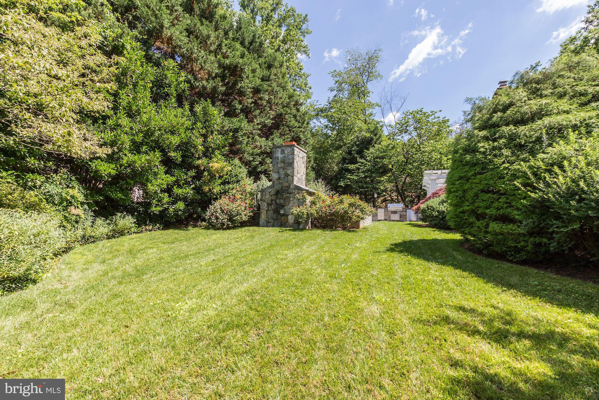 BURNING TREE VIEW - Residential