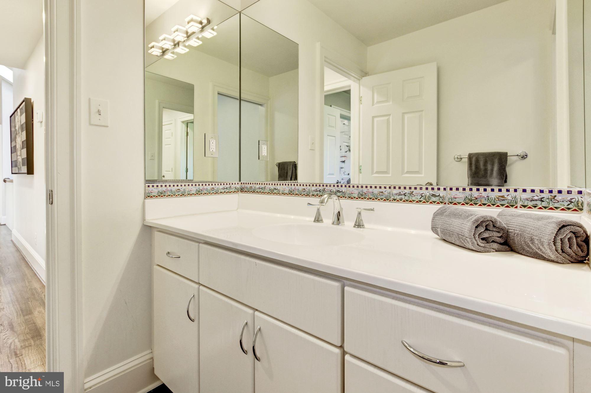 BURNING TREE VIEW - Residential