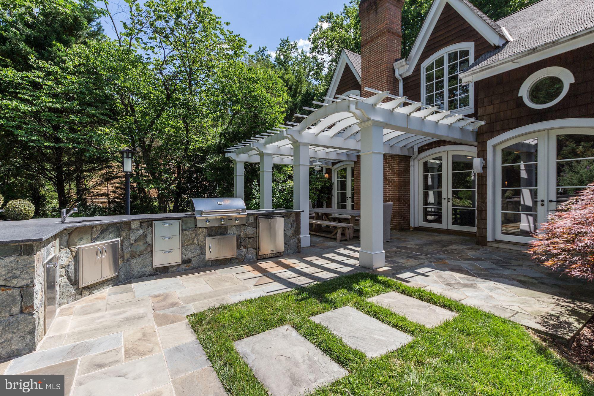 BURNING TREE VIEW - Residential