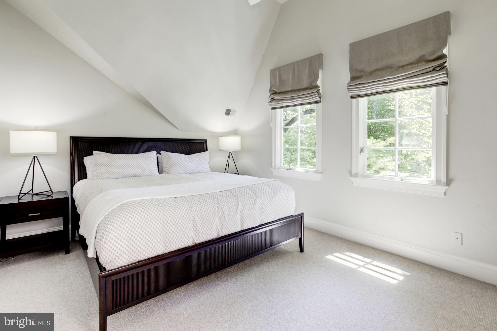 BURNING TREE VIEW - Residential