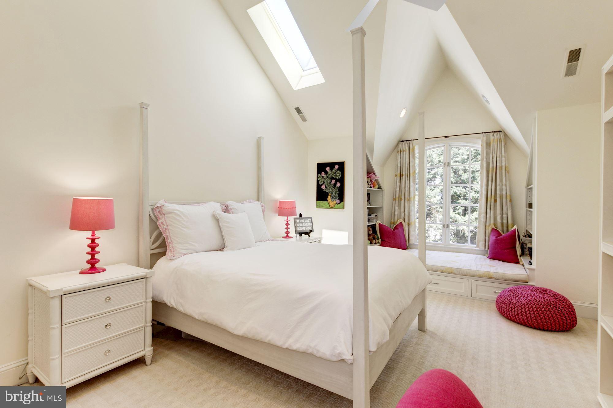 BURNING TREE VIEW - Residential