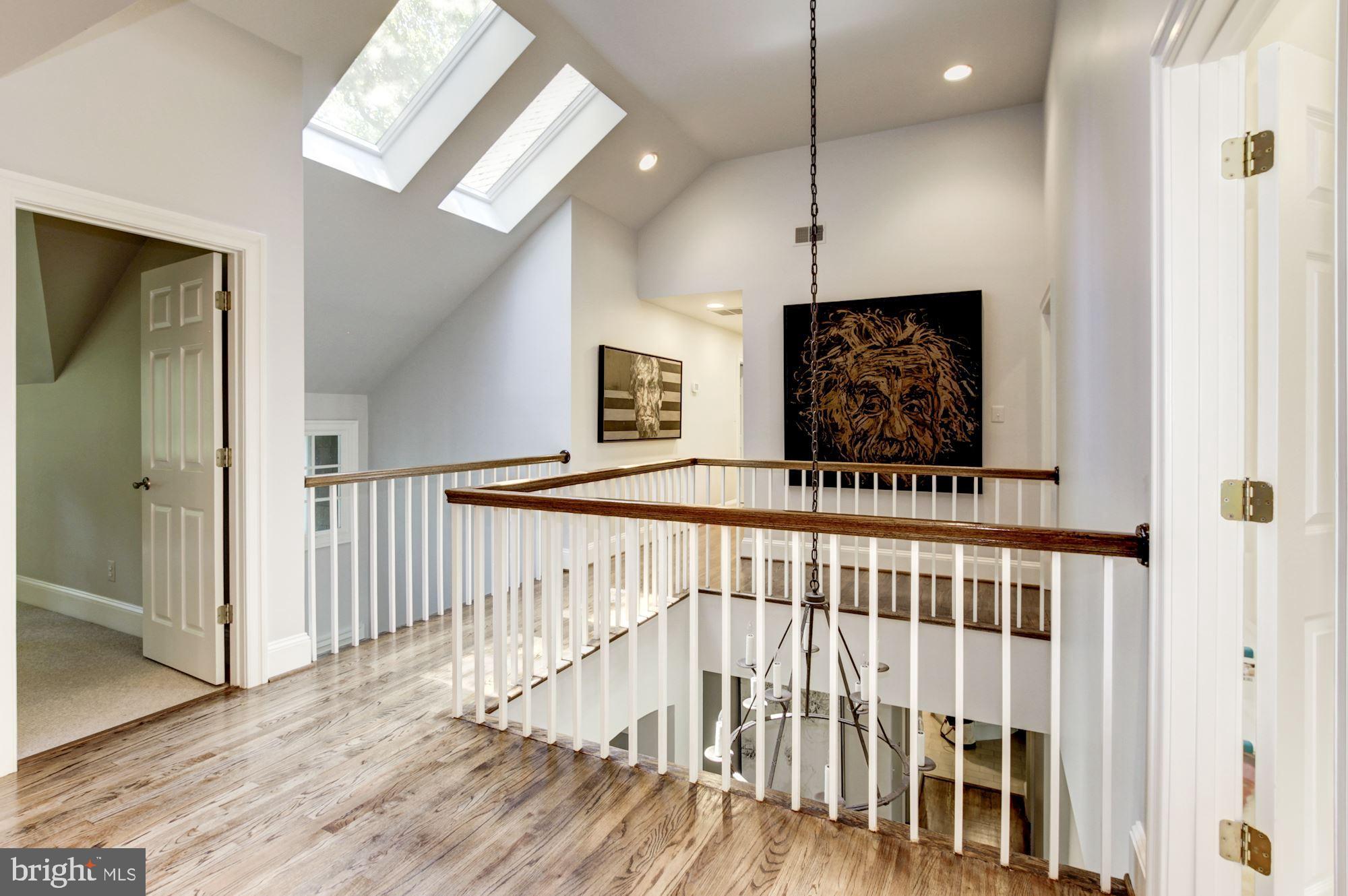 BURNING TREE VIEW - Residential