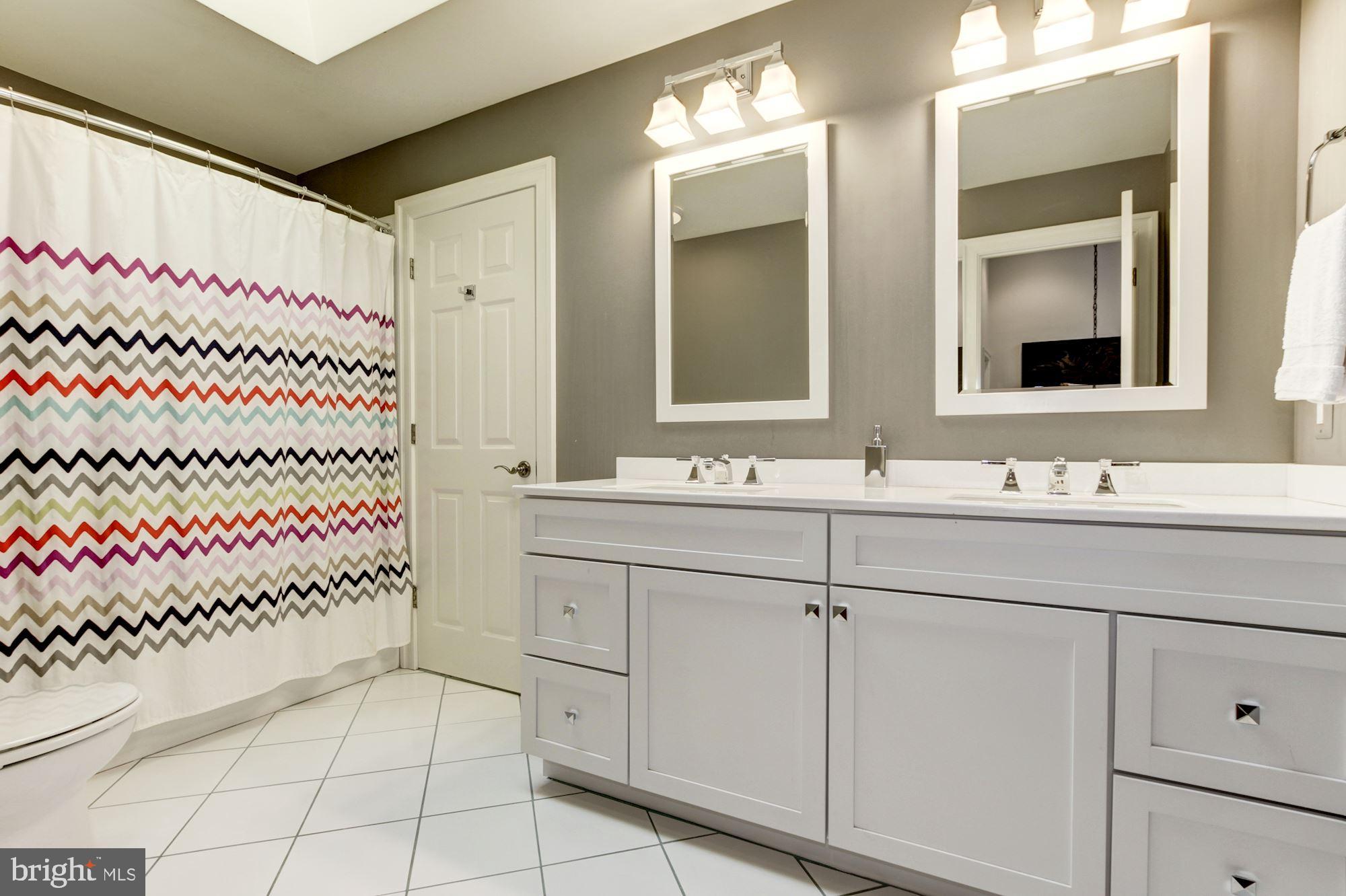 BURNING TREE VIEW - Residential