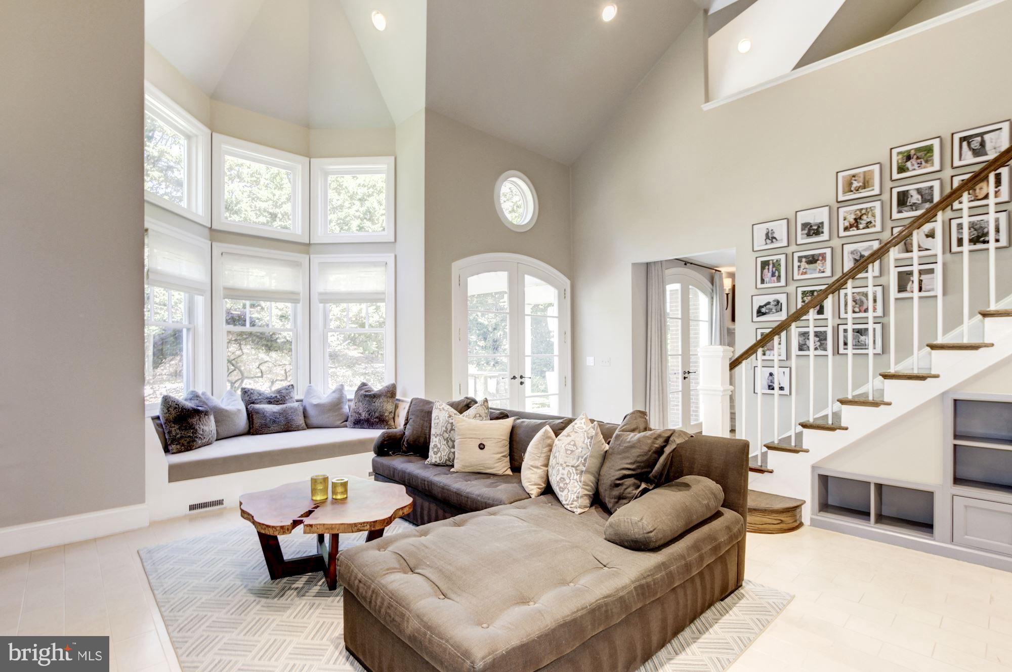 BURNING TREE VIEW - Residential