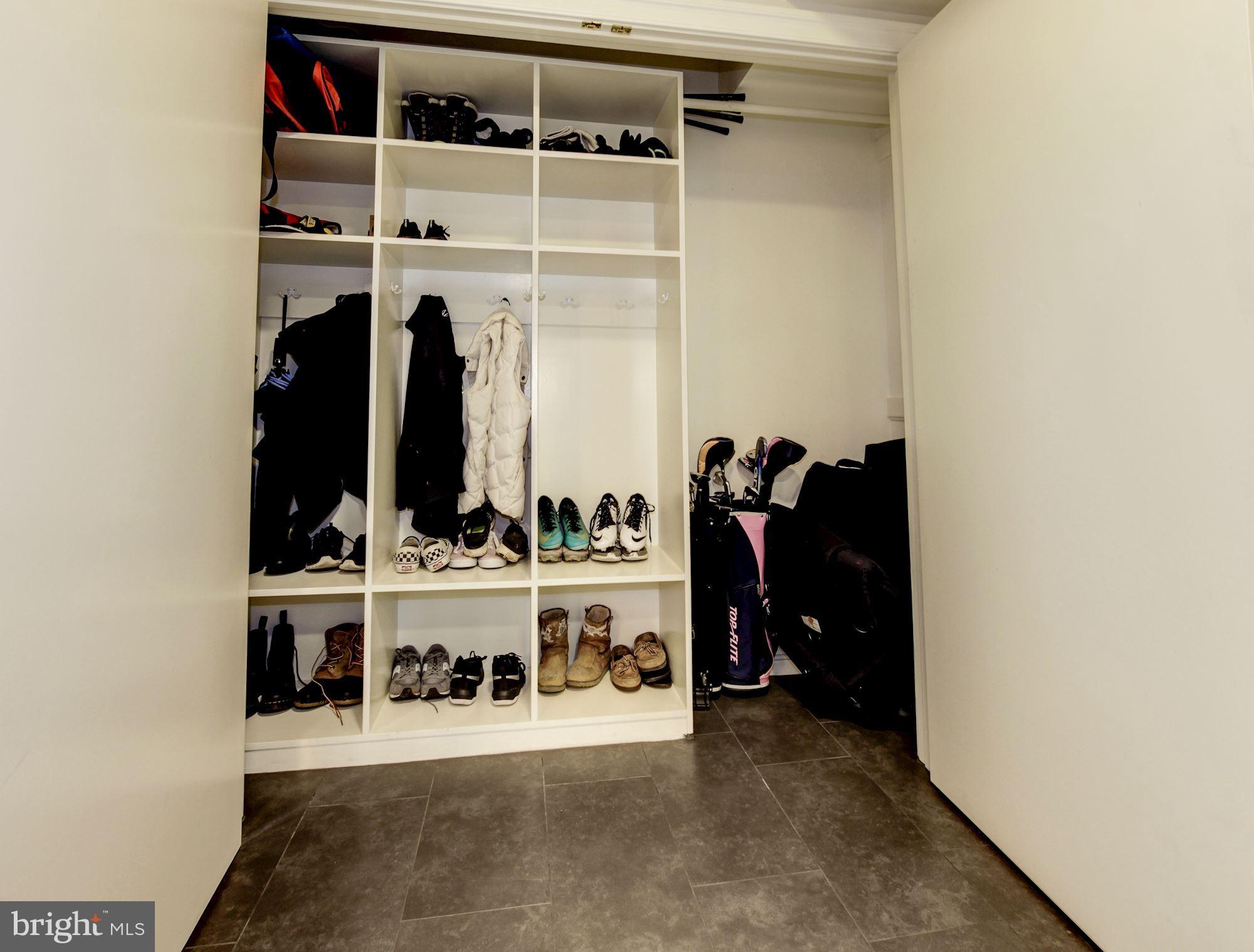 BURNING TREE VIEW - Residential