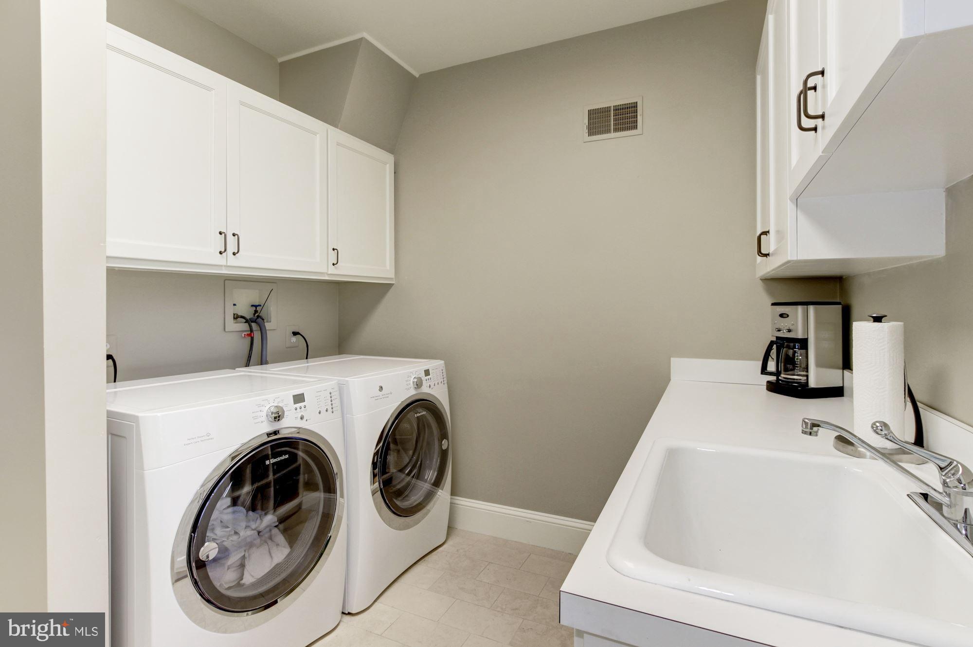 BURNING TREE VIEW - Residential