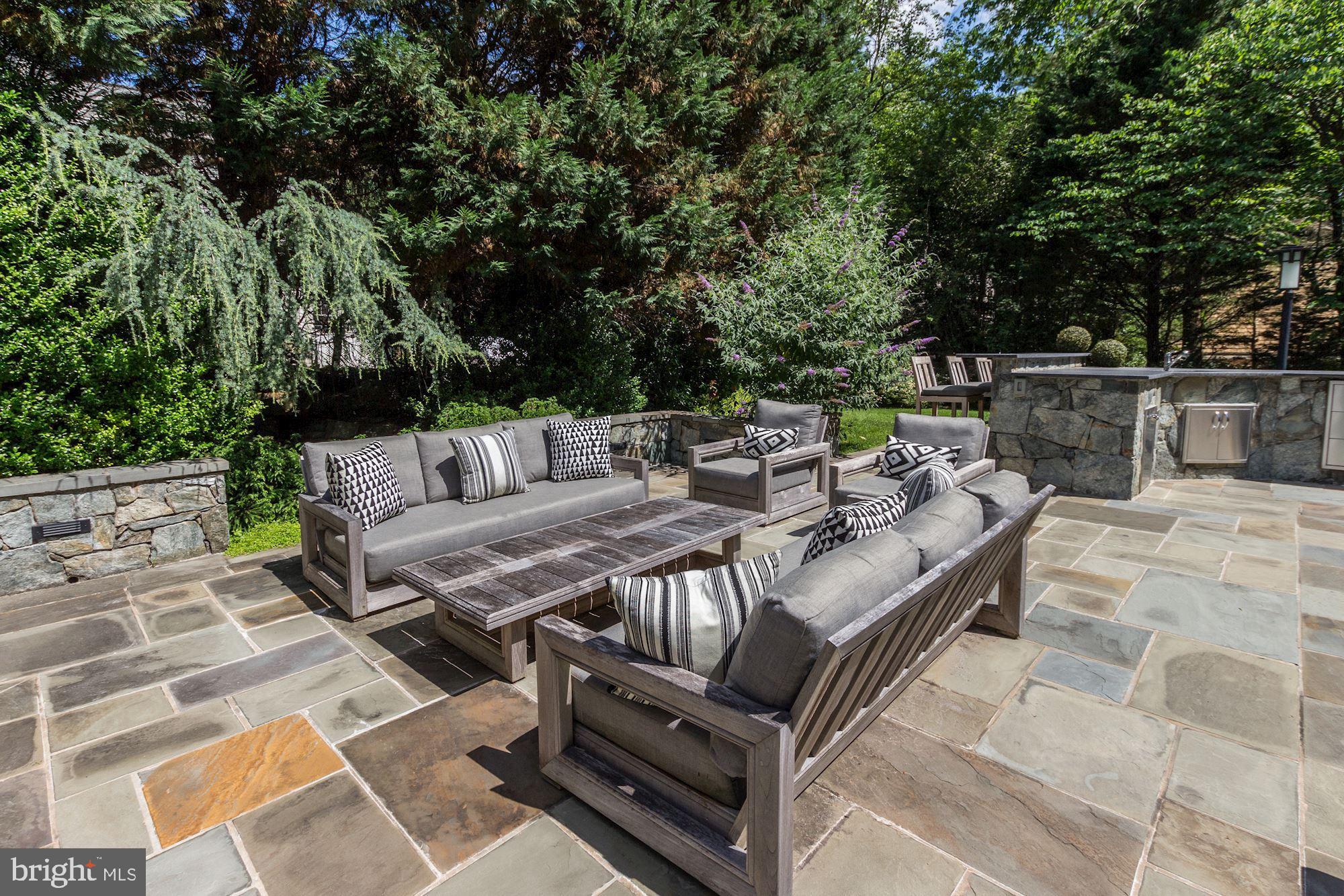 BURNING TREE VIEW - Residential