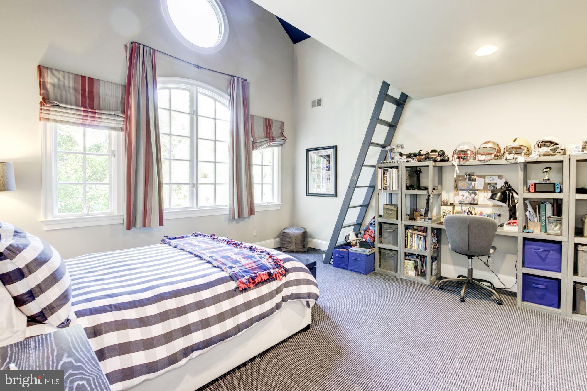 BURNING TREE VIEW - Residential