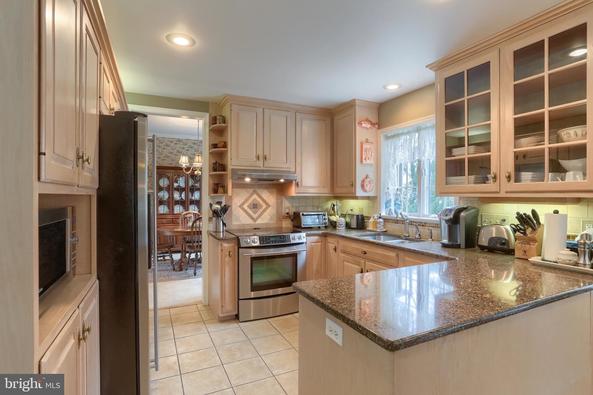 SOUTHGATE MANOR - Residential