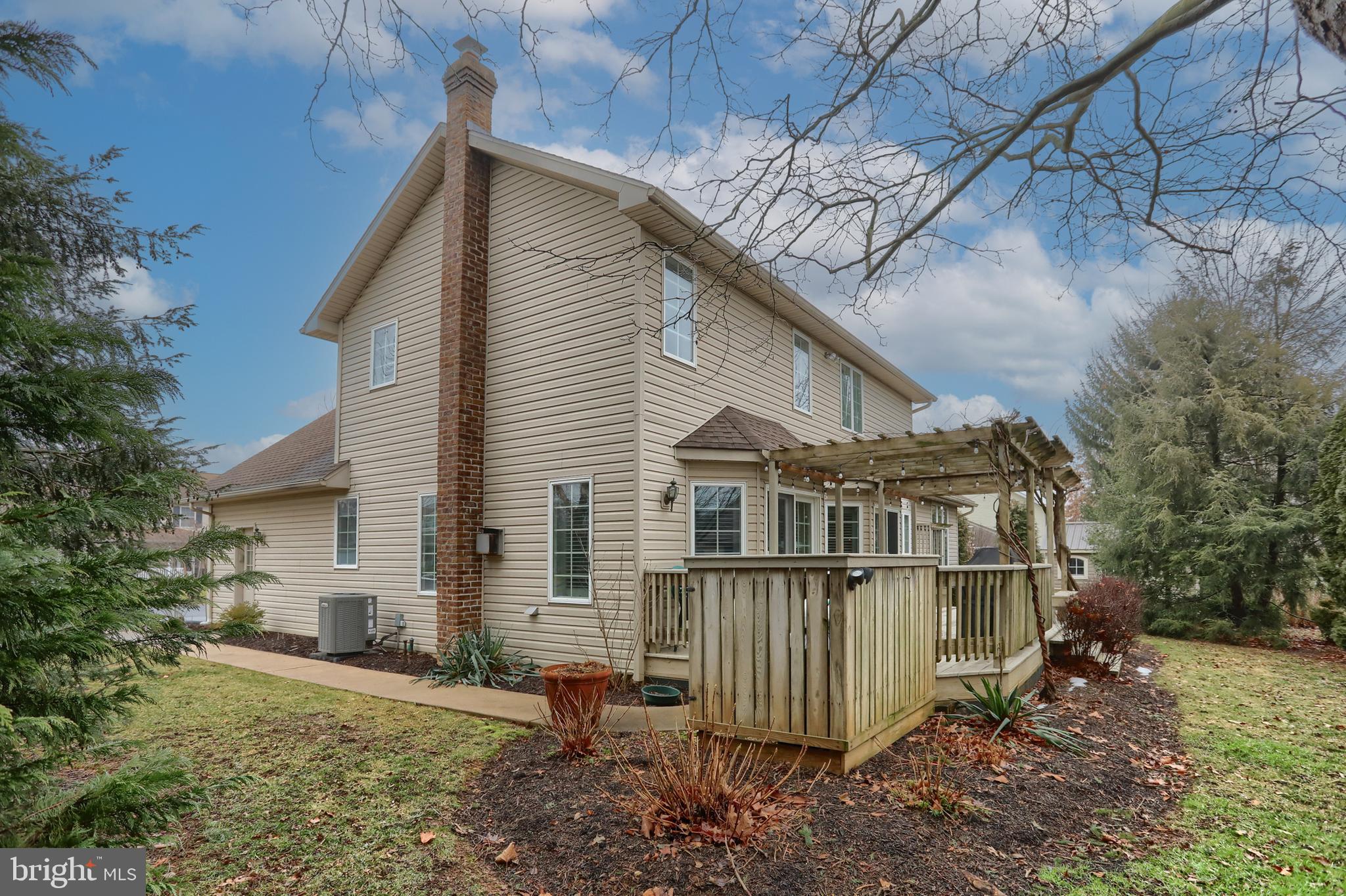 SOUTHGATE MANOR - Residential