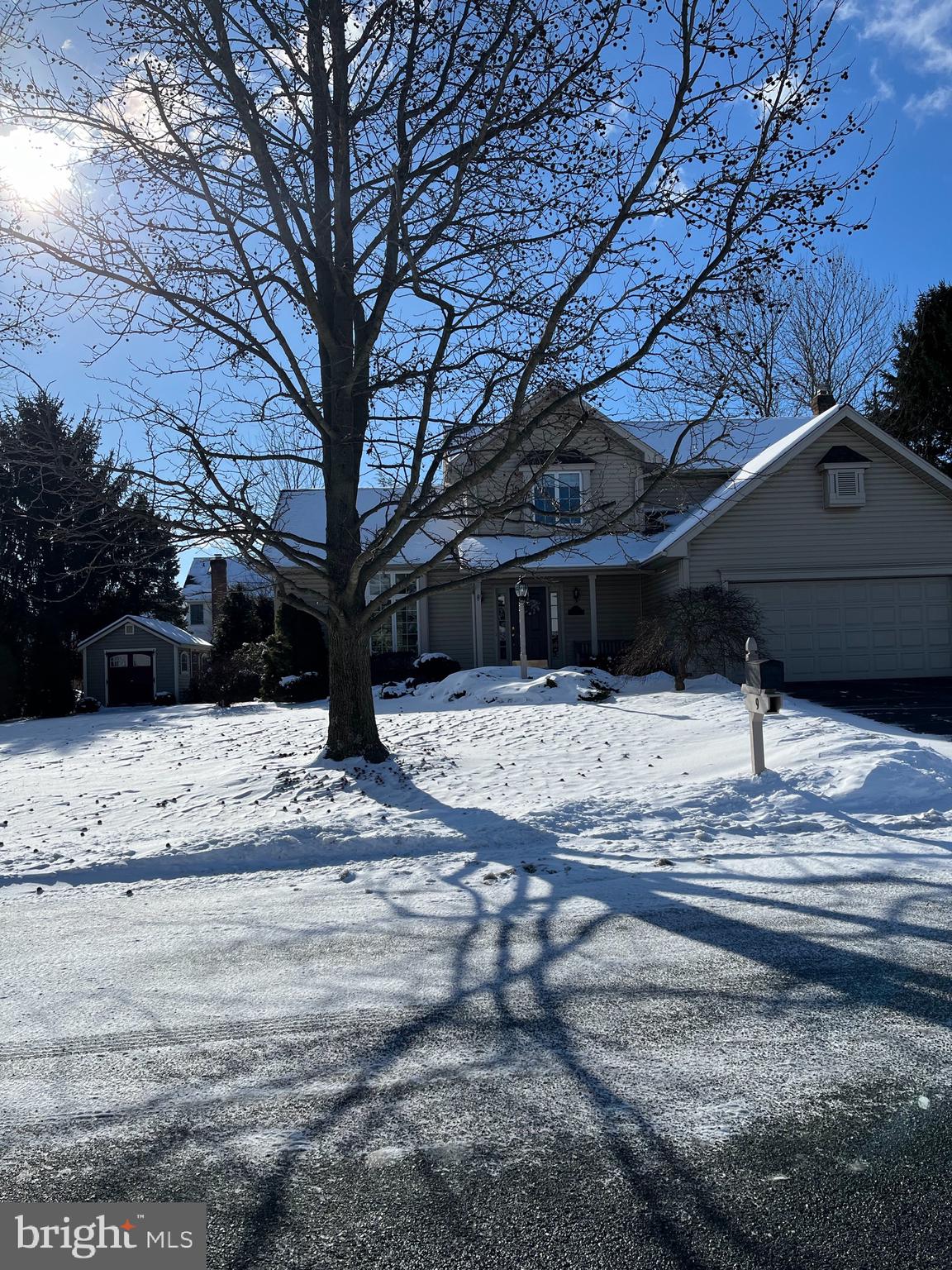 SOUTHGATE MANOR - Residential