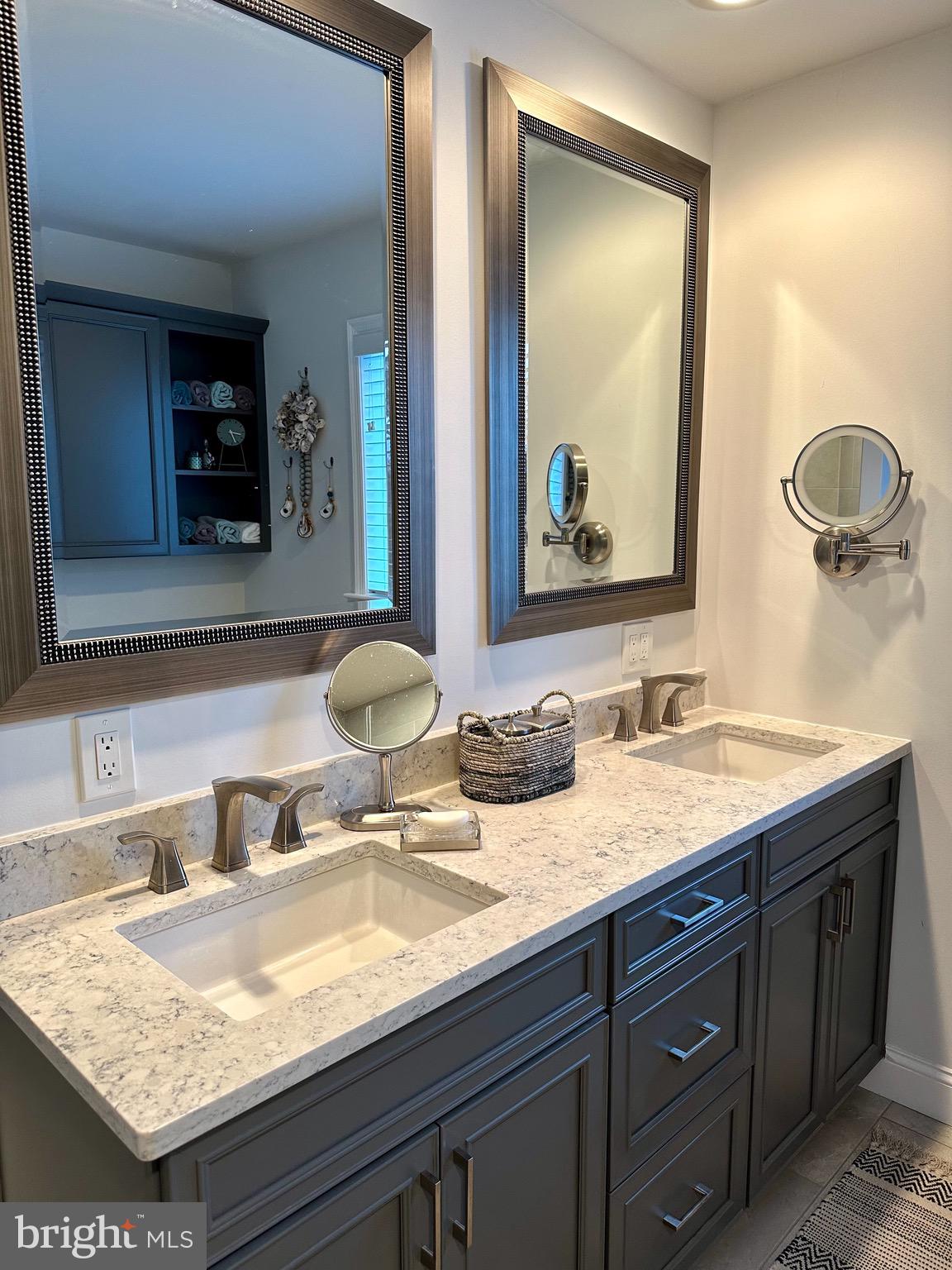SOUTHGATE MANOR - Residential