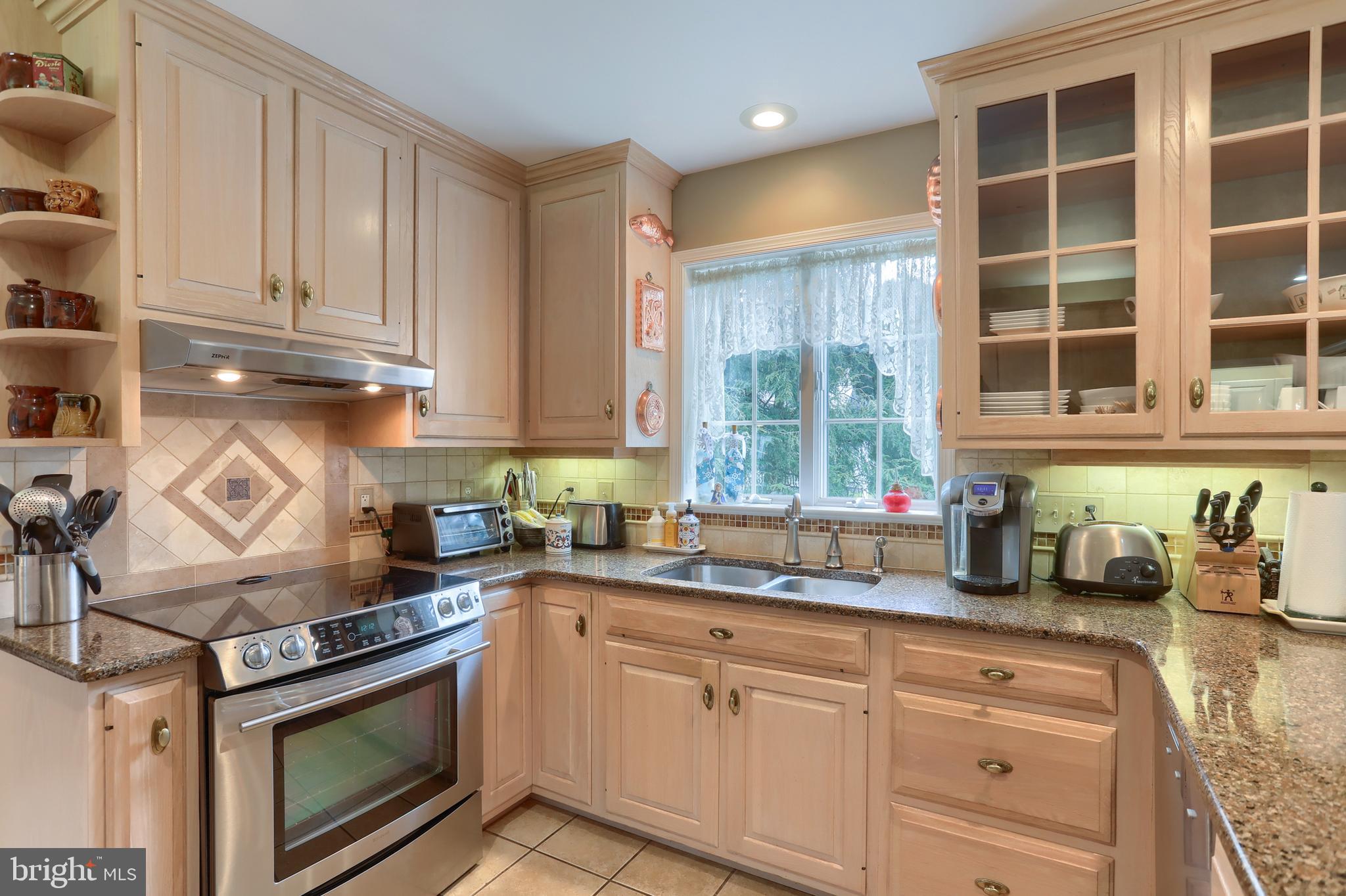 SOUTHGATE MANOR - Residential