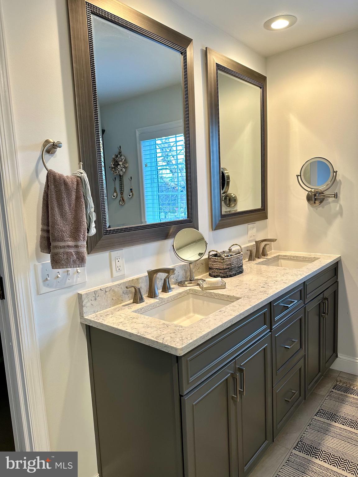 SOUTHGATE MANOR - Residential