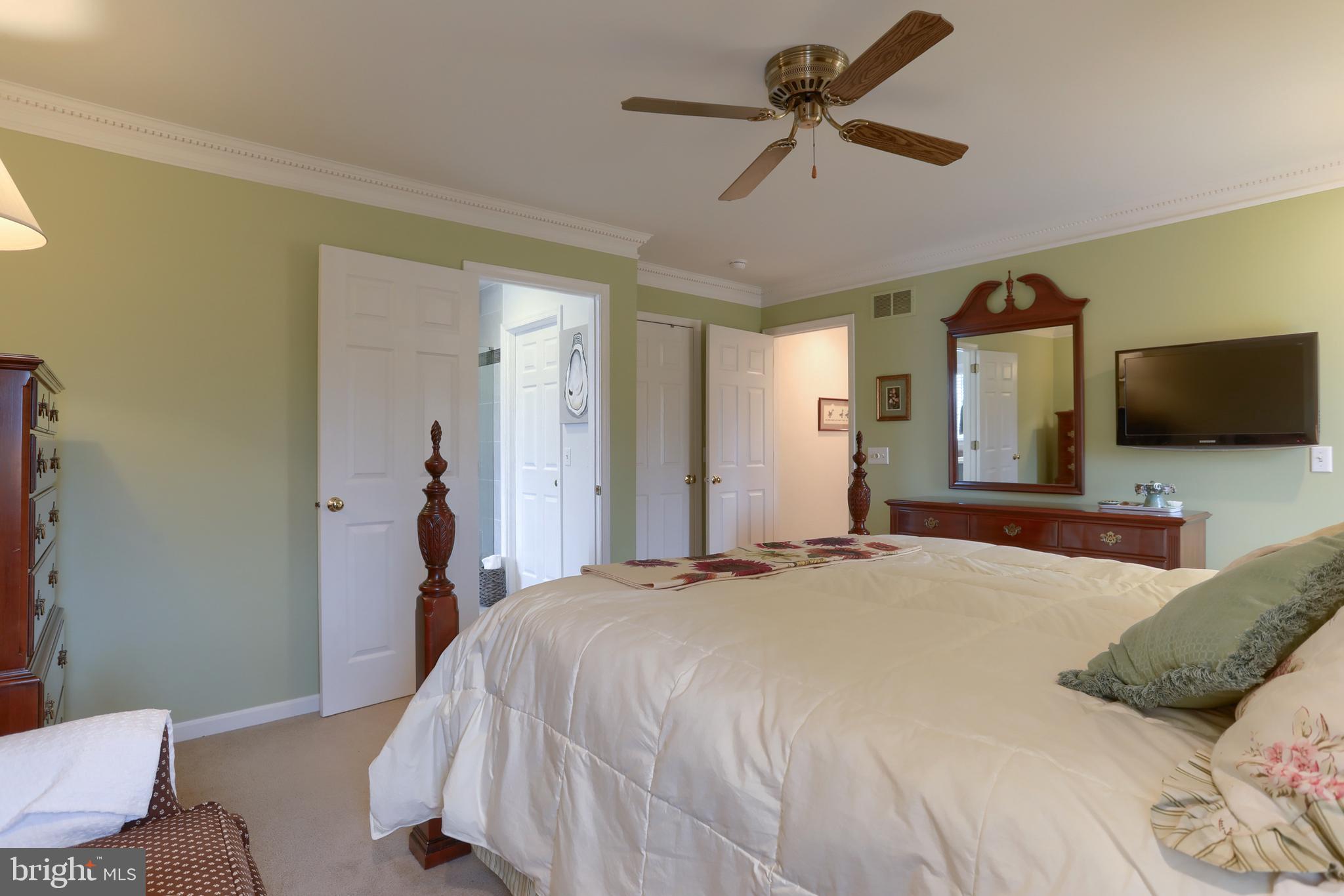 SOUTHGATE MANOR - Residential