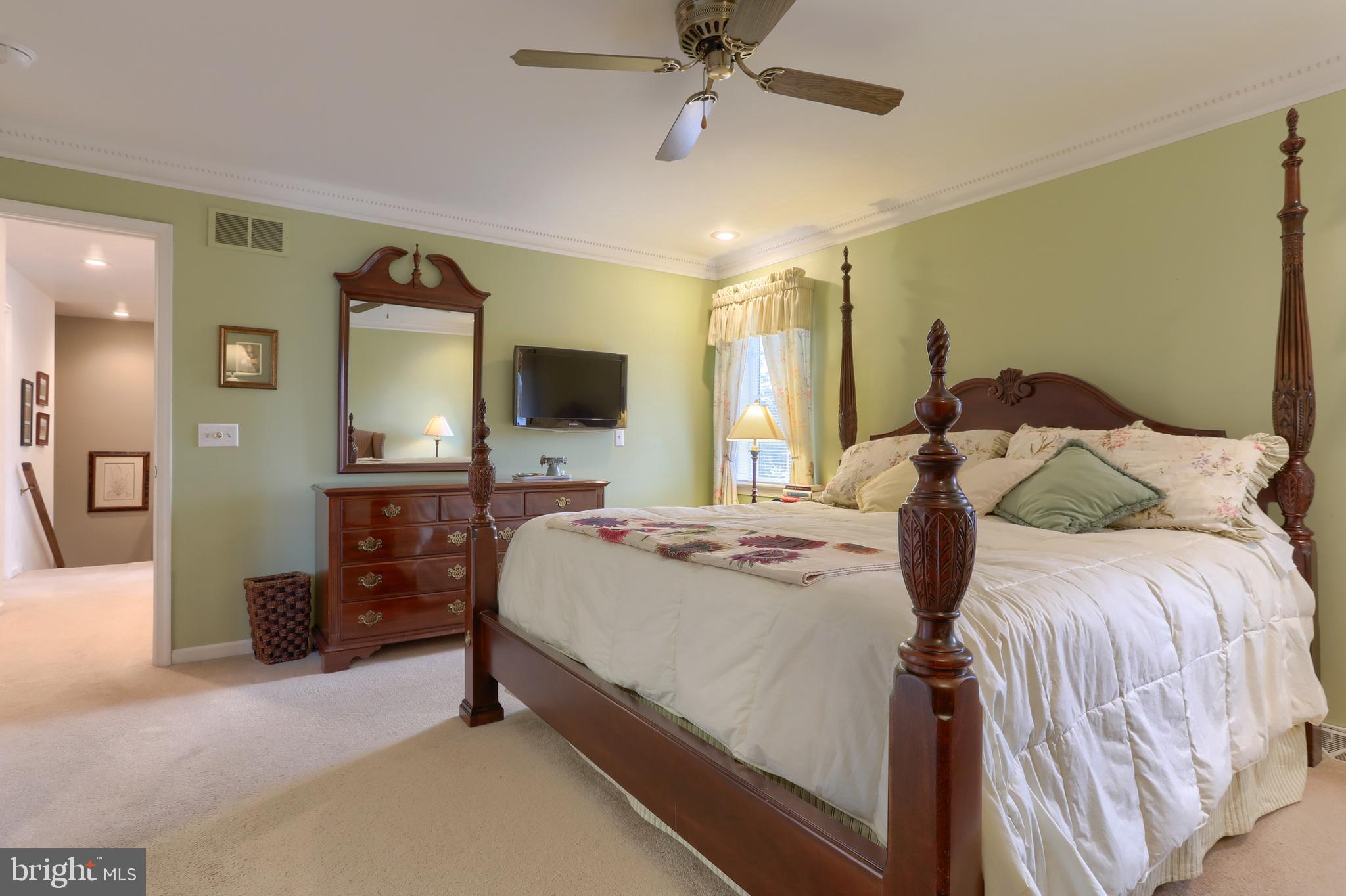 SOUTHGATE MANOR - Residential